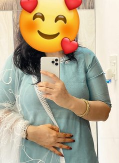 MILKY BOOBS CAM/MEET SAREE GIRL - escort in New Delhi Photo 5 of 14