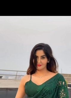 Ghazal Sanawi - puta in Dubai Photo 3 of 3