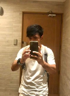 Ghelo - Male escort in Manila Photo 7 of 9