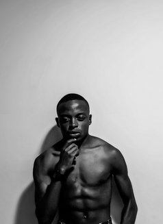 Ghost - Acompañantes masculino in Johannesburg Photo 1 of 4