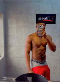 Ghuge & Long Dik - Acompañantes masculino in Lagos, Nigeria Photo 5 of 10