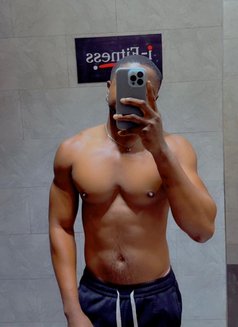 Ghuge & Long Dik - Acompañantes masculino in Lagos, Nigeria Photo 6 of 10