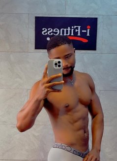 Ghuge & Long Dik - Acompañantes masculino in Lagos, Nigeria Photo 7 of 10