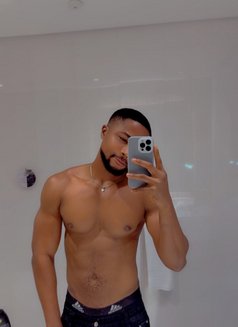 Ghuge & Long Dik - Acompañantes masculino in Lagos, Nigeria Photo 9 of 14