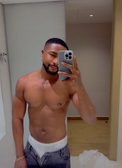 Ghuge & Long Dik - Acompañantes masculino in Lagos, Nigeria Photo 11 of 14