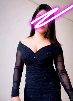 Gia - escort in Mumbai Photo 1 of 2