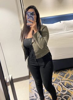 Gia - escort in Mumbai Photo 5 of 5