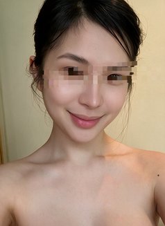 Gia - escort in Tokyo Photo 2 of 5