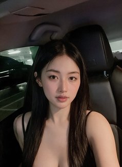 Gia - escort in Tokyo Photo 3 of 5