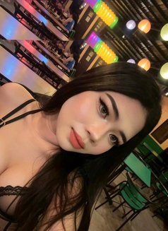 Giana / content camshow and meet / - escort in Manila Photo 4 of 6