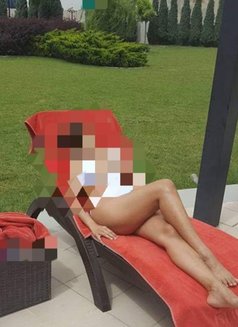 Gianna - puta in Dubai Photo 3 of 5