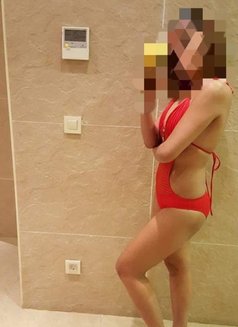 Gianna - puta in Dubai Photo 4 of 5
