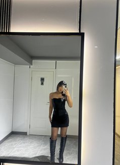 Gianna - puta in Dubai Photo 11 of 13