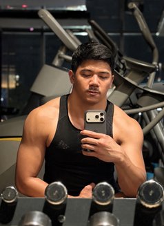 Giffar - masseur in Surabaya Photo 4 of 8