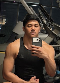 Giffar - masseur in Surabaya Photo 6 of 8