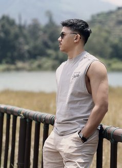 Giffar - masseur in Surabaya Photo 7 of 8