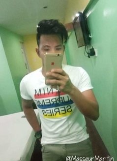 Gifted Masseur - Male escort in Makati City Photo 3 of 8