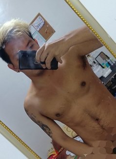 Gifted Masseur - Male escort in Makati City Photo 5 of 8
