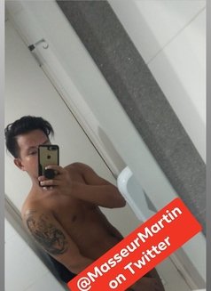 Gifted Masseur - Male escort in Manila Photo 1 of 2