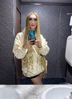 Gigi Fox - Transsexual escort in Dubai Photo 4 of 5