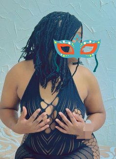 Gigi J - puta in Muscat Photo 2 of 3