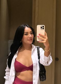 Gigi - puta in Singapore Photo 3 of 4