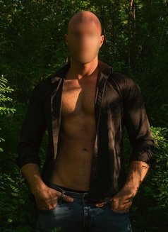 Gigolo for Ladies & Couples - Acompañantes masculino in Kuala Lumpur Photo 7 of 8