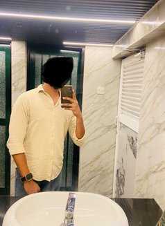 Gihan Massage - Male escort in Colombo Photo 1 of 14