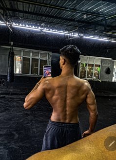 Gimhan Massage - Male escort in Colombo Photo 6 of 10