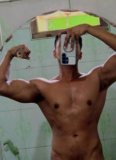 Gimhan Massage - Male escort in Colombo Photo 7 of 10