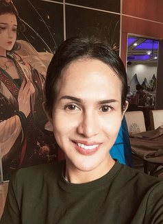 Gina - Transsexual escort in Makati City Photo 3 of 5