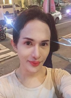 Gina - Transsexual escort in Makati City Photo 4 of 5