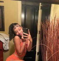 Gina - puta in Ajmān