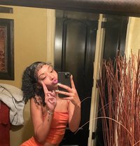 Gina - puta in Ajmān