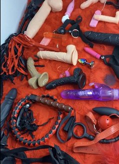 Gina - escort in Kuwait Photo 1 of 1