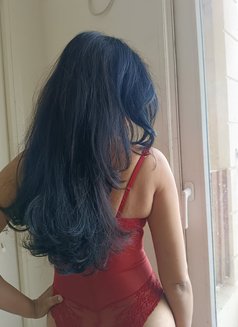 Ginny - escort in New Delhi Photo 3 of 4