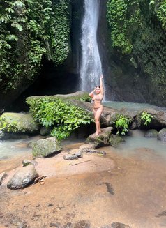 Gio Curvy Baby - puta in Bali Photo 3 of 10