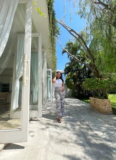 Gio Curvy Baby - puta in Bali Photo 5 of 10