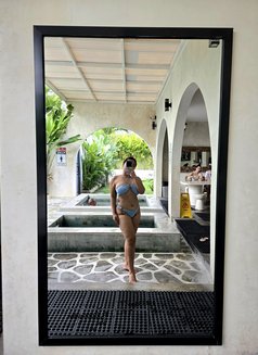 Gio Curvy Baby - puta in Bali Photo 9 of 10