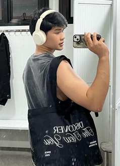 Gio - Male escort in Manila Photo 4 of 6