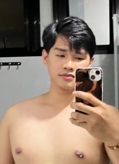 Gio - Male escort in Manila Photo 5 of 6