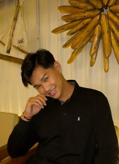 Gio - Male escort in Makati City Photo 1 of 5