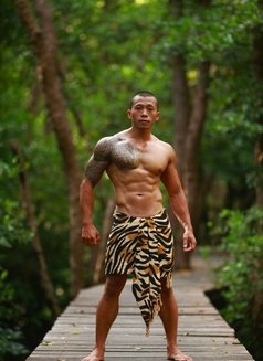 Gio - Male escort in Bali Photo 4 of 4