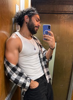 Gio - Male escort in Beirut Photo 9 of 11