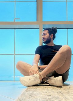 Gio - Male escort in Doha Photo 5 of 11