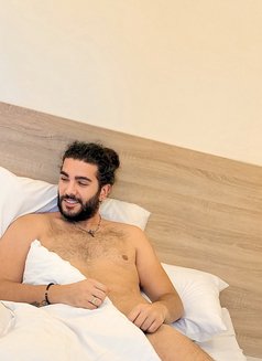 Gio - Male escort in Doha Photo 6 of 11