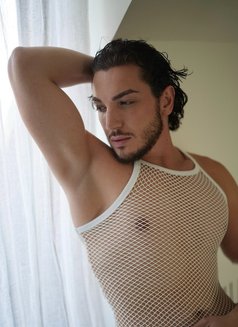 Gior - masseur in Dubai Photo 3 of 6