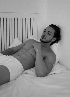 George - Male escort in Dubai Photo 2 of 6