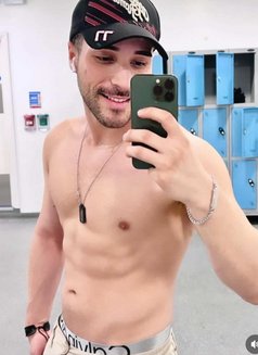 GIORGIOs Masseur - Acompañantes masculino in London Photo 1 of 5