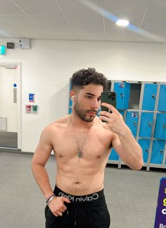GIORGIOs Masseur - Acompañantes masculino in London Photo 3 of 5